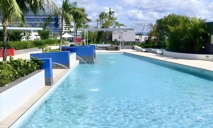 Southport Apartment | Southport Stay with Pool, Gym & Balcony Views