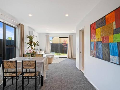 Linwood House | Spa Hideaway in Central City with Parking