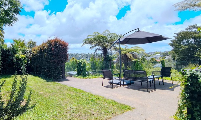 Glenfield House | Spa Nest Glenfield｜Spacious 7BR Retreat｜Movie Lounge｜Nice Big Garden｜Kids’ Zone