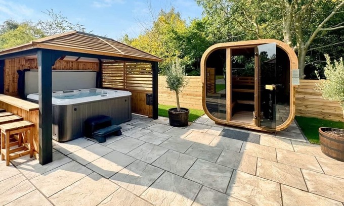 Raywell Ski Chalet | Spa Pacific (EV charger)