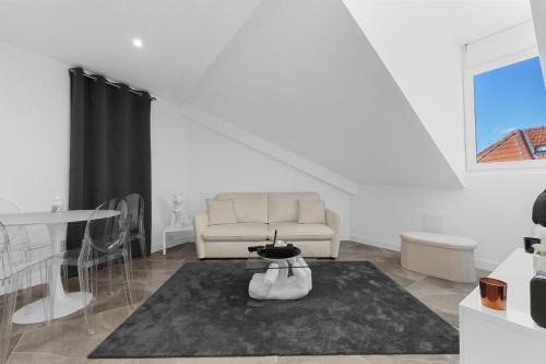 Cannes City Centre Apartment | Spacieux 1 chambre avec baignoire balnéo