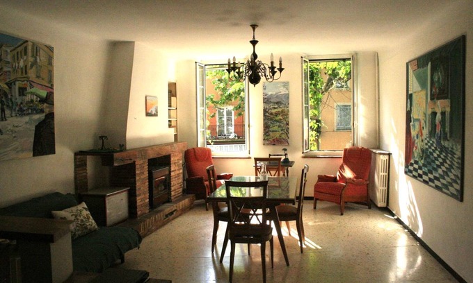 Buis-les-Baronnies Apartment | Spacieux Appartement Avec Jardinet Dans Maison D'artiste-peintre en Centre-ville
