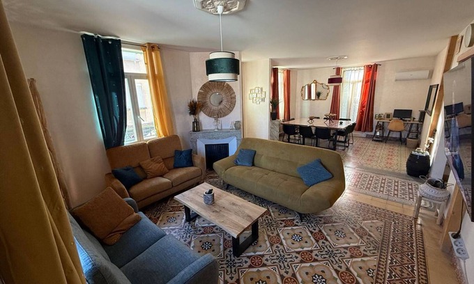 Amelie-les-Bains-Palalda Apartment | Spacious A/C F4, terrace, garage for 8, city-center Amélie-les-Bains