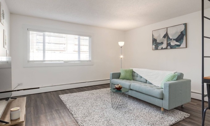 Connaught Apartment | *Spacious* 1 BED APT DT Calgary!