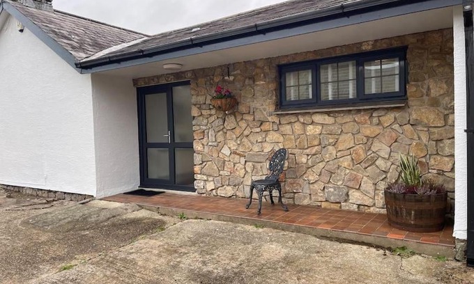 Pennard House | Spacious 1 bed bungalow located on a Gower Sheep Farm