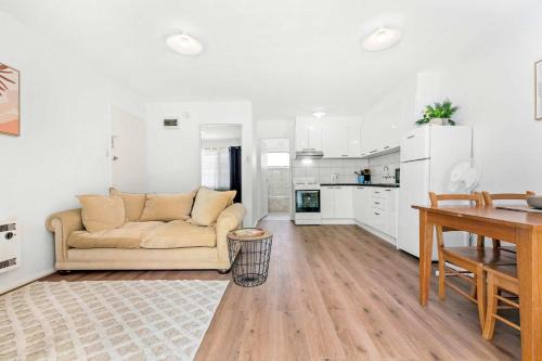 Glenroy Apartment | Spacious 1-Bedroom Apartment with Car Space