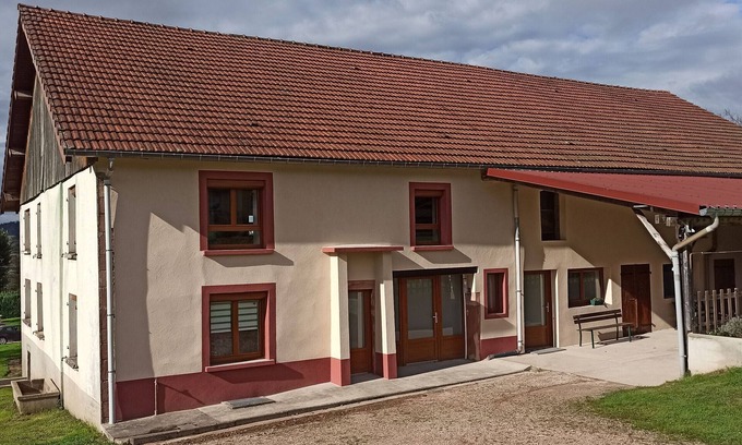 Champ-le-Duc Cottage | Spacious 10-Person House with Full Amenities, Near Top Attractions in French Countryside