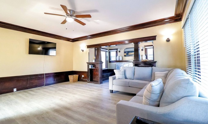 Roosevelt Apartment | Spacious 2 BR/2 BA downstairs apartment- Perfect for Families or Groups.