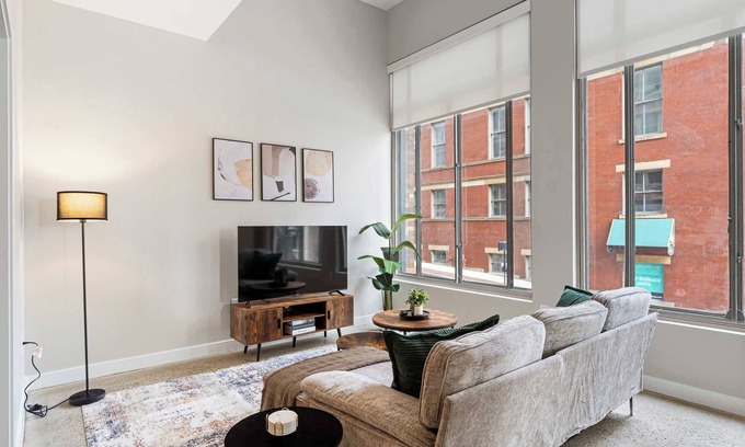 Downtown Cincinnati Apartment | Spacious 2BR CozySuites OTR Downtown #11
