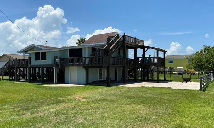 Crystal Beach House | Spacious 3 Bdr House w/ RV Hookup, Beach Access RD