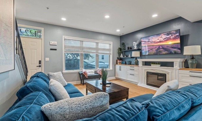 Point Breeze House | Spacious 3 BDR Home | Home Theatre | Pool Table