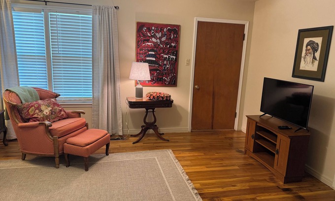 Lampasas House | Spacious 3 bedroom, 1.5 bath House. Wi-Fi, Roku TV, Fully stocked kitchen, etc!