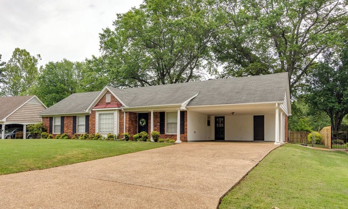 Southaven House | Spacious 3-bedroom house in the heart of Southaven! Close to everything.