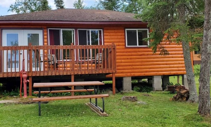 Ray Cabin | Spacious 3 Bedroom Whitetail Cabin in Voyageurs National Park
