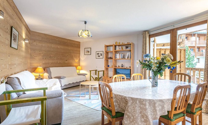 Le Cret Apartment | Spacious 3-Room Apartment with Balcony, Parking, and WiFi in Val-d'Isère