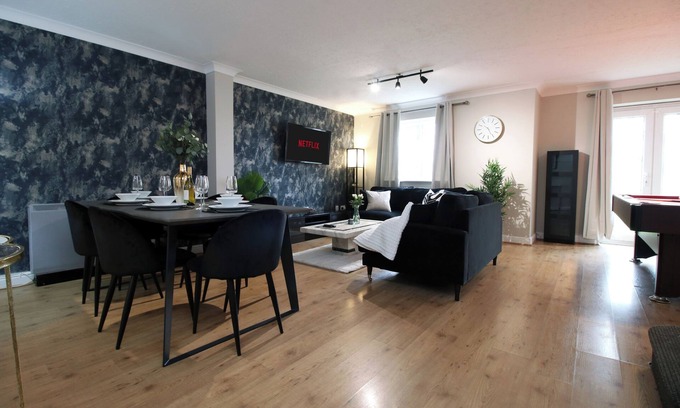 Grangetown House | Spacious 3BR On Cardiff Bay| Free Parking| Weekly & Monthly Discounts