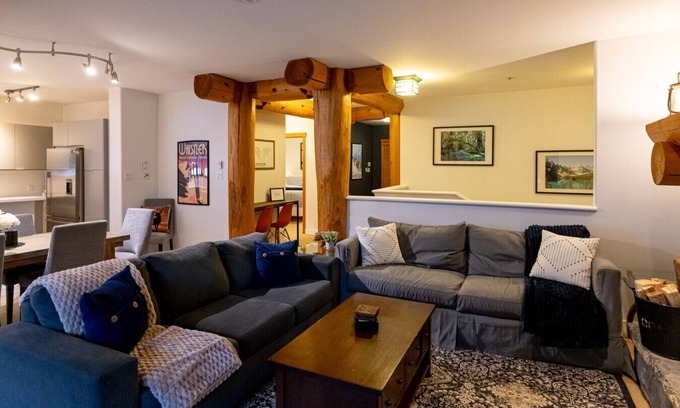 Nordic Estates Villa | Spacious 3BR:Sleeps 8 Comfortably,Pool,Hot Tub,Patio+BBQ& Near Valley Trail!