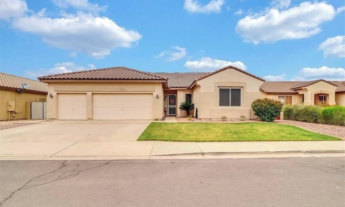 Arizona Skyline Community House | Spacious 4 bed🏡 Sparkling Pool💦 Game Room🎮 Pool Table🎱 Arcade🕹 Sleeps 18