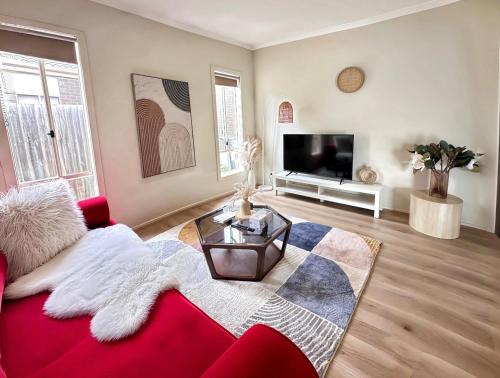 Truganina House | Spacious 4-Bedroom Family Home | Quiet & Connected