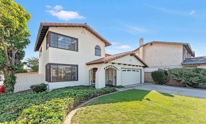 Nestor House | Spacious 4-bedroom house in wonderful San Diego with AC. Near Imperial beach.