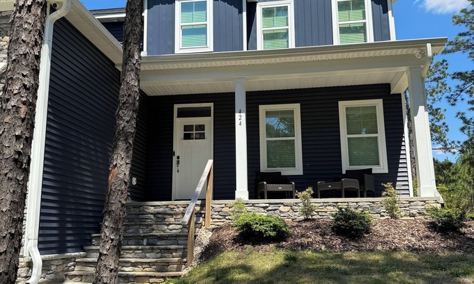 West End House | Spacious 4 bedroom home in Seven Lakes. 15 minute drive to Pinehurst Resort.