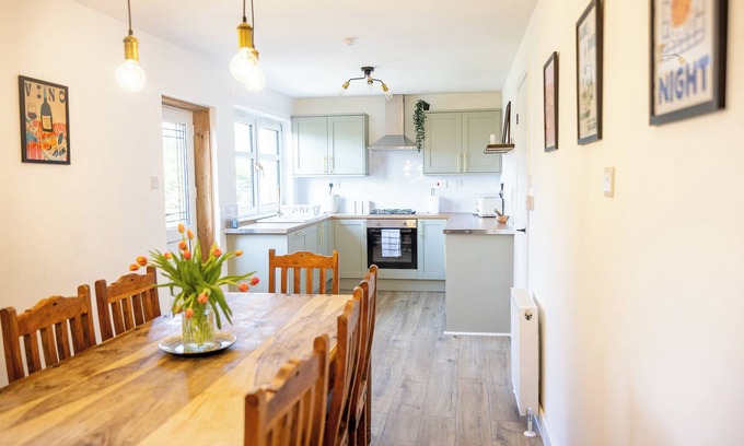 Kilmun House | Spacious 4-Bedroom home with Garden & Parking