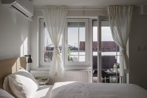 Prosek House | Spacious 4-Story Home with Sauna & Garden