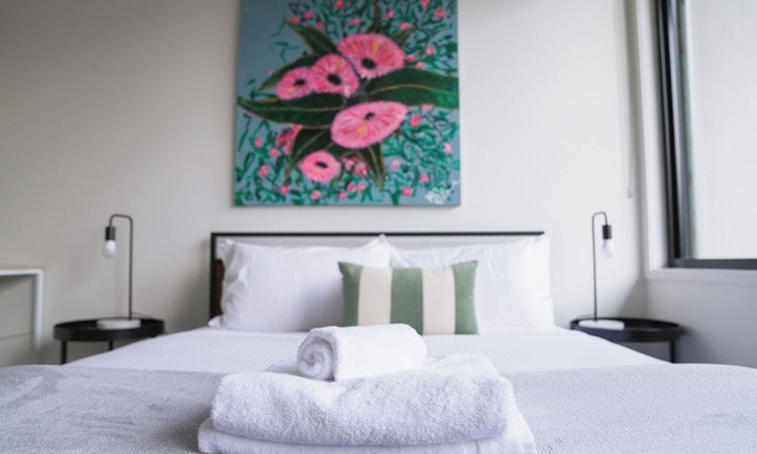 Richmond North House | Spacious 4BR, 3BTH Richmond Home - Walk to MCG, Tennis, Concert Venues & CBD.