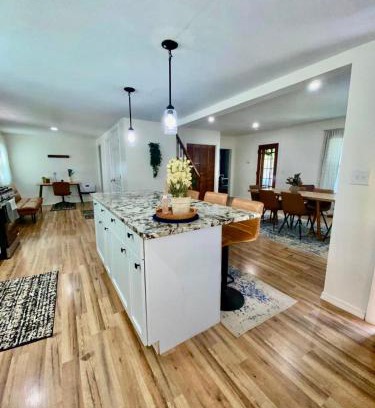 Fort Plain House | Spacious 4BR home w 2BA, a workspace & king bed!