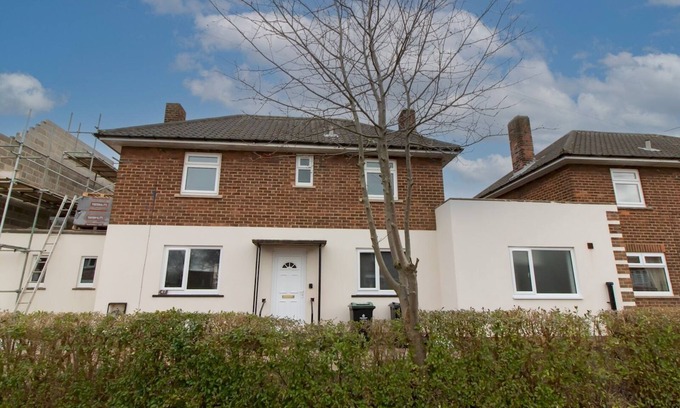 Darlington House | Spacious 4BR Home w/Smart TVs & Driveway Parking | Pass the Keys