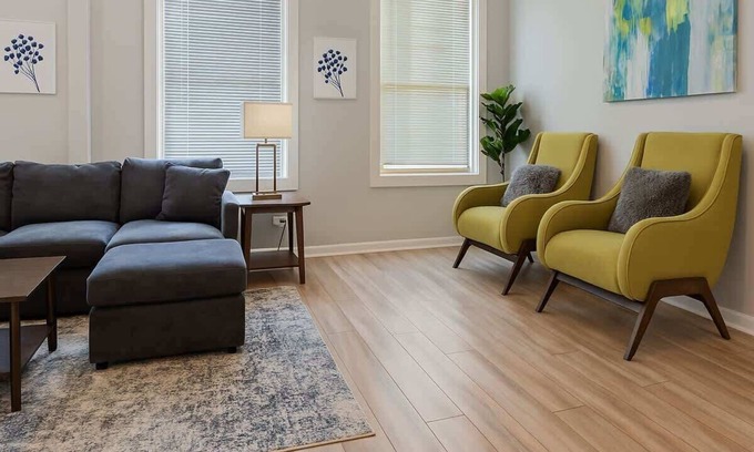 Pulaski Park Apartment | Spacious 4BR Near Wicker Park