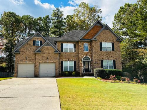 Douglasville Villa | Spacious 4BR Villa Getaway near Atlanta Six Flags and Atlanta attractions