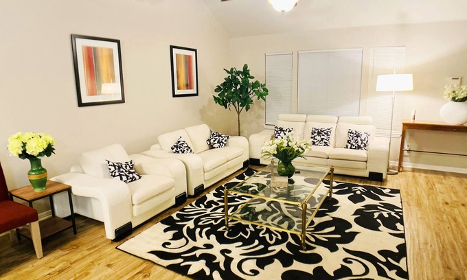 Round Rock House | Spacious 4BR with 6 Beds Sleeps 12. near I45 Round Rock