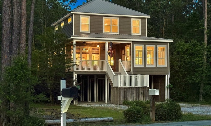 Fairhope House | Spacious 5 bed coastal luxury home | Grand Hotel