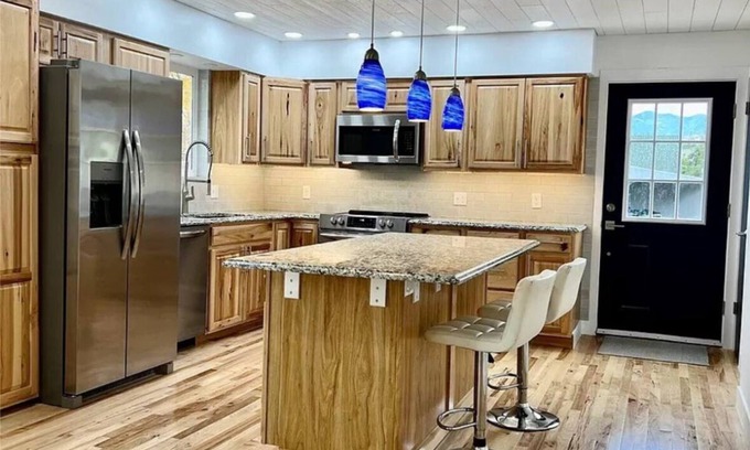 Polson House | Spacious 5 Bed Family Retreat Near Flathead Lake, Glacier National Park and more