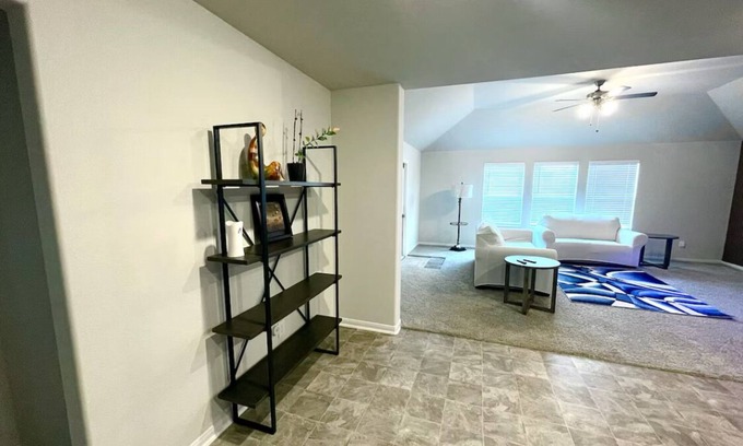 Rosenberg House | Spacious 5-bedroom building in charming Rosenberg with WiFi, AC, fitness room