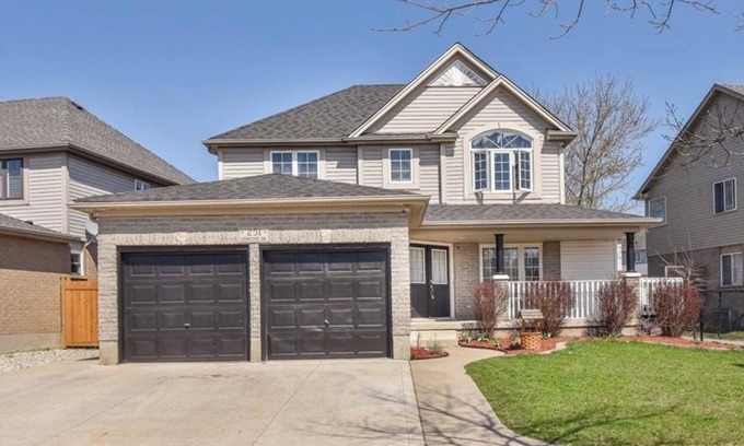 Cambridge House | Spacious 5 Bedroom Home in Cambridge