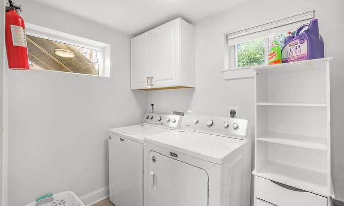 Cherrydale House | Spacious 5-bedroom house in lovely Arlington with AC, WiFi