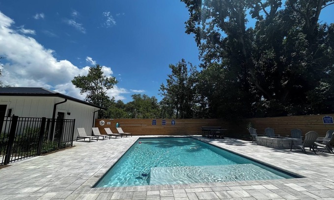 East Hill House | Spacious 5 Bedroom house with option to heat pool