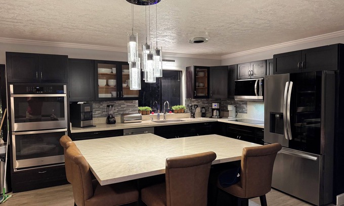 Keaau House | Spacious 5-bedroom house with WiFi, fitness room in enchanting Keaau