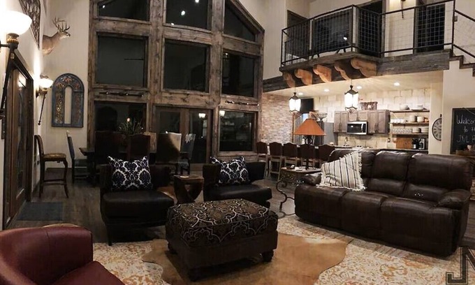 Leakey House | Spacious 5-bedroom house in serene Leakey with gorgeous views!