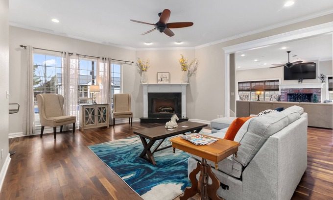 Tulsa House | Spacious 5-bedroom Manor, Movie Room, Hot Tub, Horse Views and Pony Parties