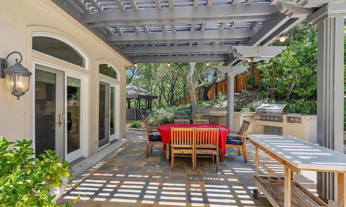 Saratoga Villa | Spacious 5-bedroom villa with Hot Tub/Pool