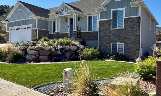 Cedar City House | Spacious 5-BR Home. Pool Table, Air Hockey, TVs in Every Room, & Outdoor Dining