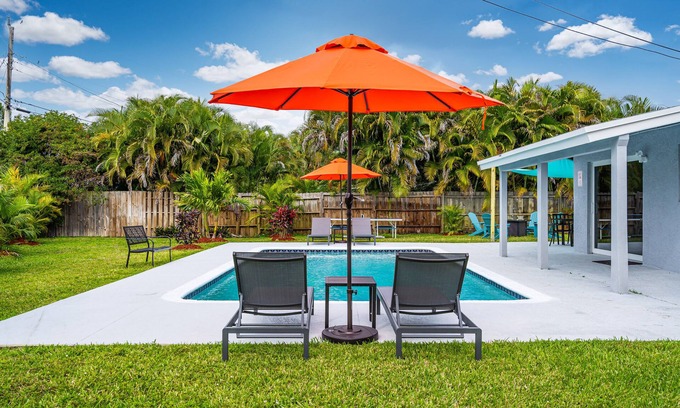 Sunset Villa | Spacious 5 BR with Large Pool, 13 min to the Ocean