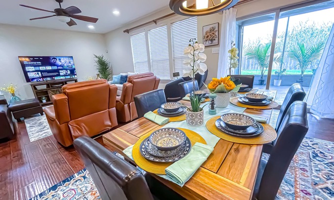 McNeil House | Spacious 5-King Bed Mansion | 15 Min to Downtown Austin