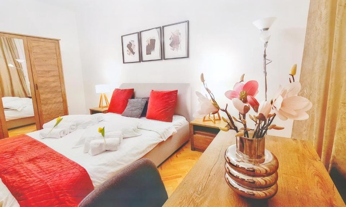 Cluj-Napoca Apartment | Spacious 5* luxury in historic center free parking
