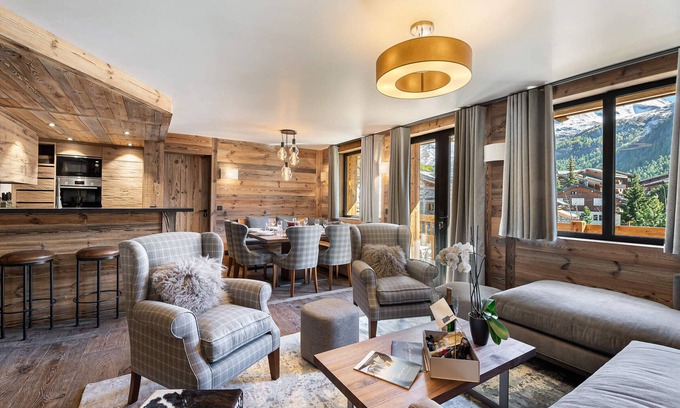 Val-d'Isere Apartment | Spacious 5-Room Apartment for 8 with Fireplace and Parking in Val d'Isère