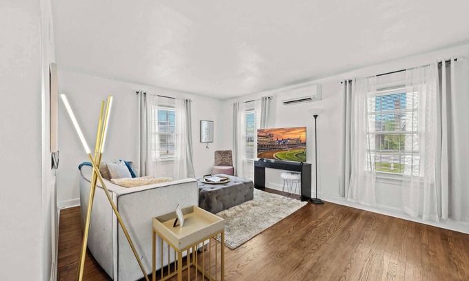 Audubon Apartment | Spacious 5-Unit Home Near Downtown & Expo Center!