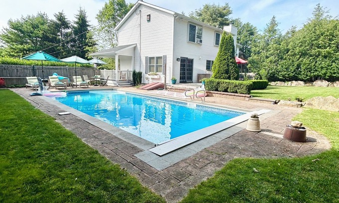 Westerly House | Spacious 5bdrm home- saltwater pool, WiFi, AC, parking pass to nearby town beach